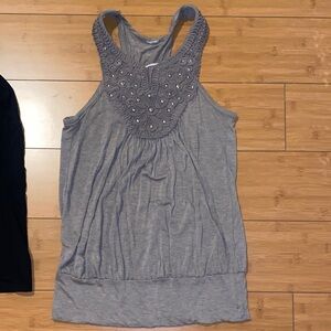 Gorgeous elegant top with detail

💙 bundle eligible